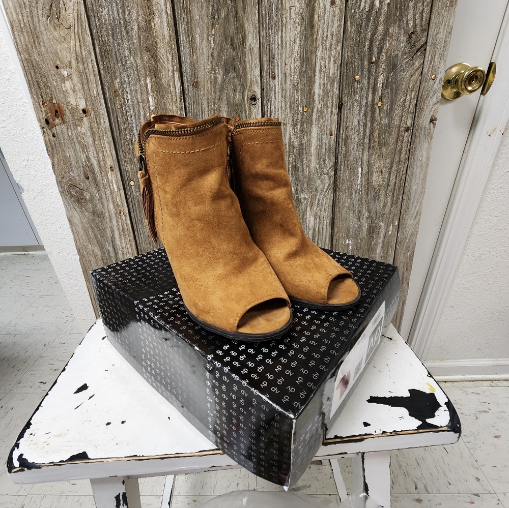 Dolce Vita | Josie Ankle Booties Tan Brown